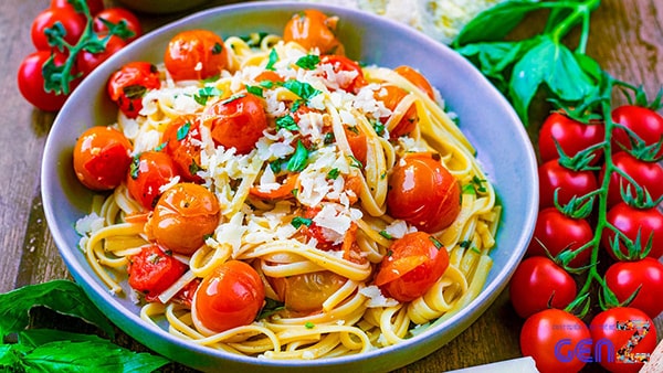 Cách tô điểm thức ăn vị quả cà chua 4